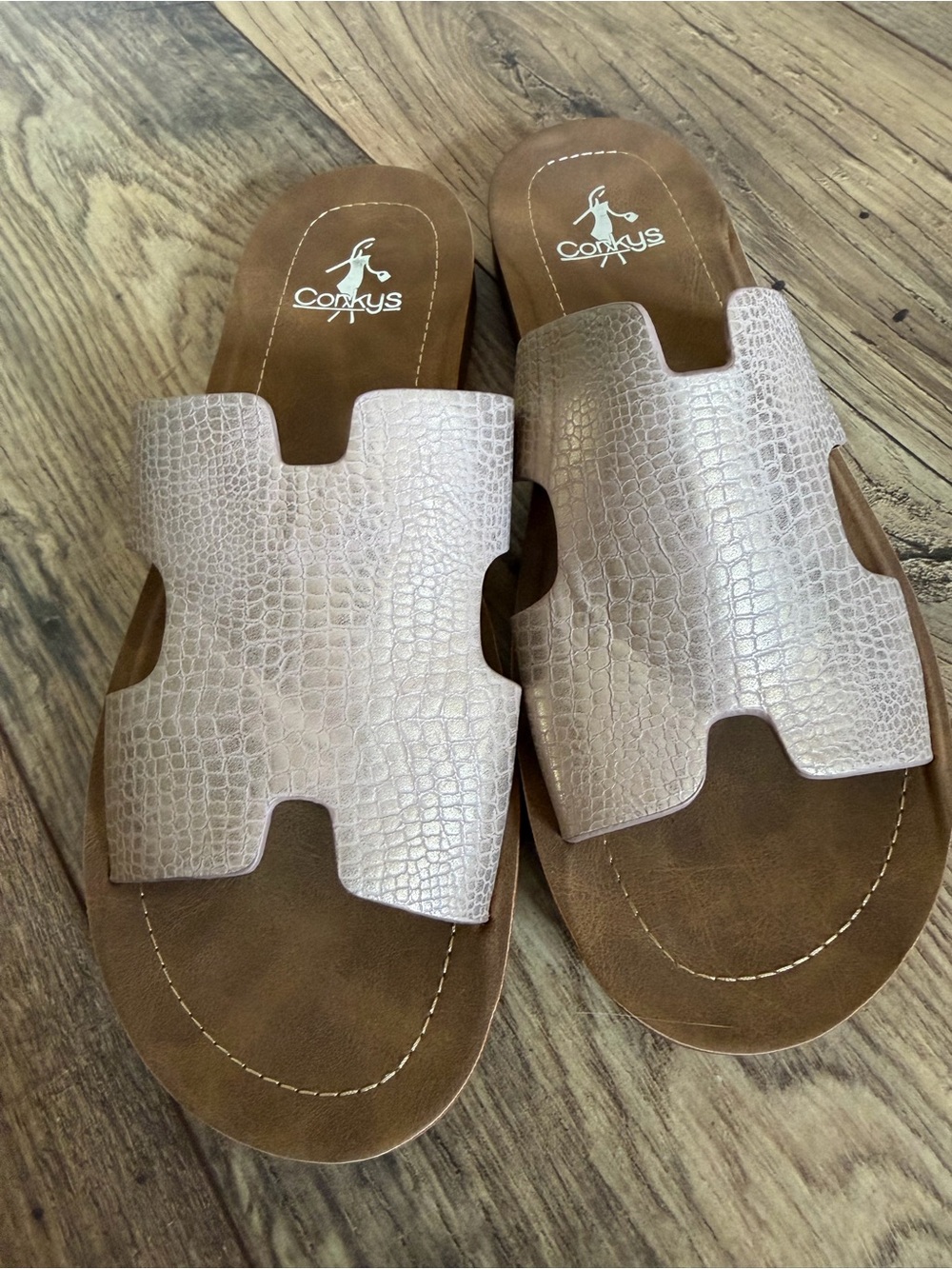 Corkys Womens Slide Sandals in Light Taupe Croc